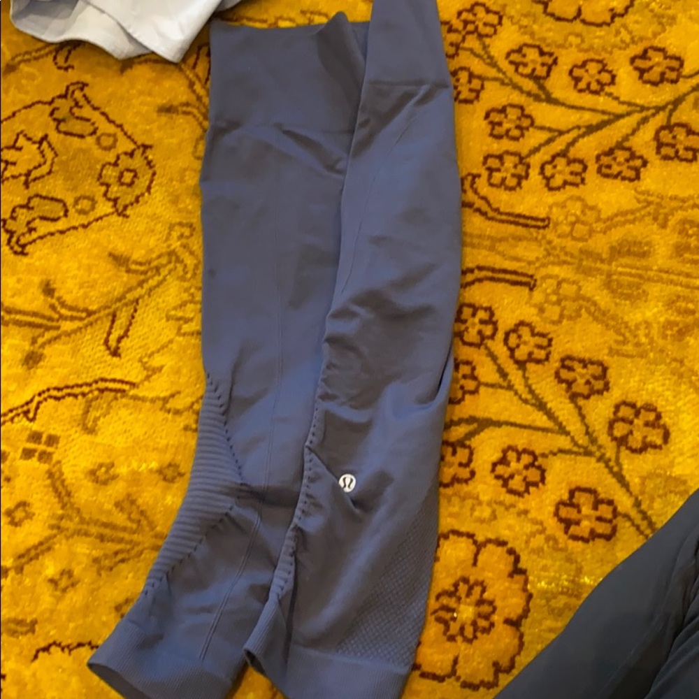 gray lulu cropped leggings